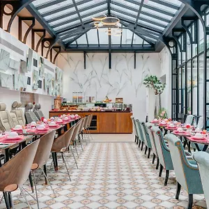 Joyce - Astotel Hotel Parigi